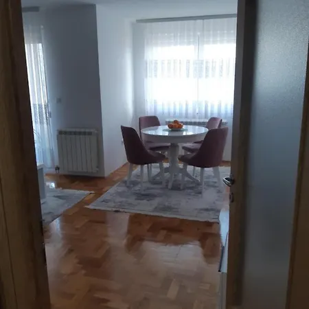 Apartman Klara شقة *