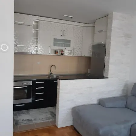 Apartman Klara شقة Donje Mladice